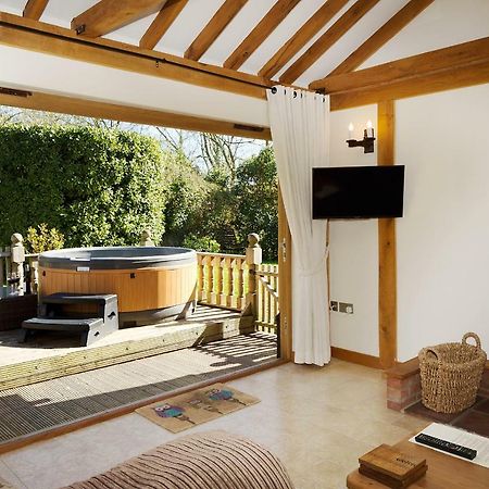 Owl'S Hoot Villa Thorndon ภายนอก รูปภาพ