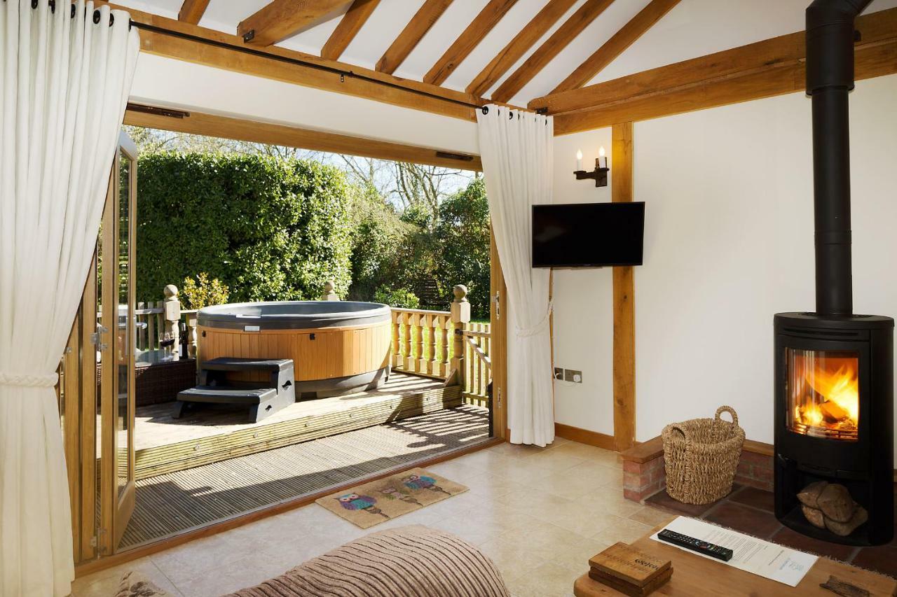 Owl'S Hoot Villa Thorndon ภายนอก รูปภาพ